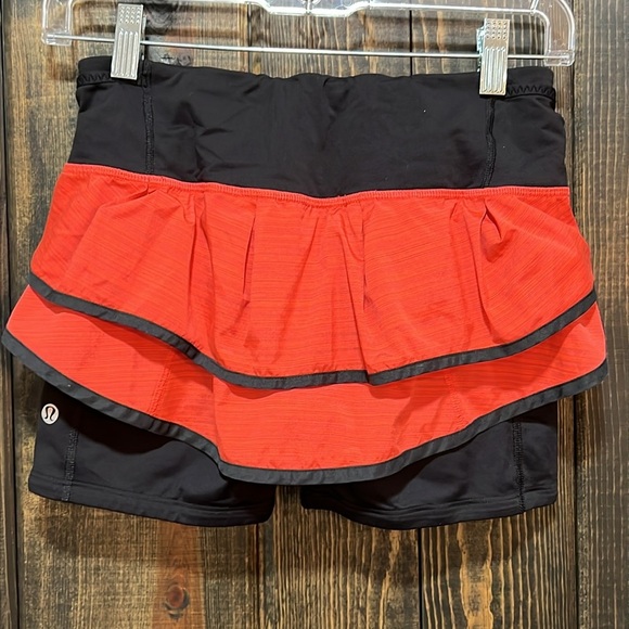 Lululemon Run Speed‎ Squad Skirt 4 Running Shorts Black Red Striped Pickleball - Picture 4 of 9